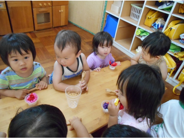 “みんなで食べると
　　　　おいしいね～”