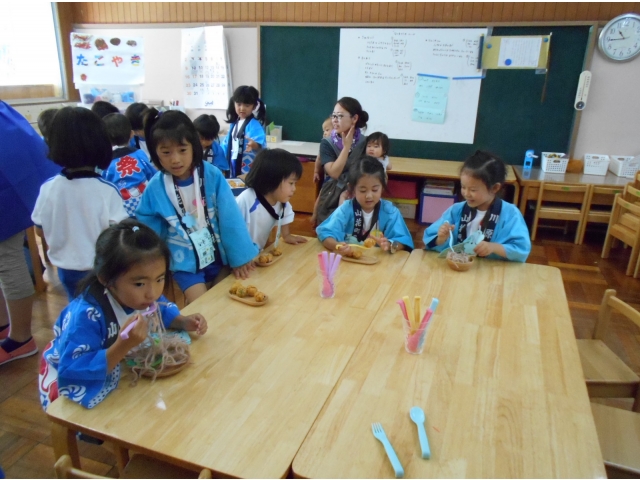 おしゃべりしながら
　　　　　お食事タイム♡
　タイム♡