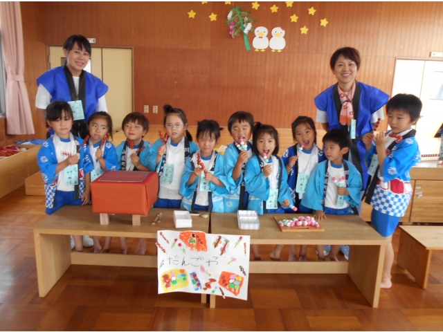 ぞう組　だんごやさん
　“だんごおいしいよ～”