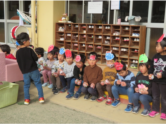 みんな豆を持ったかな？