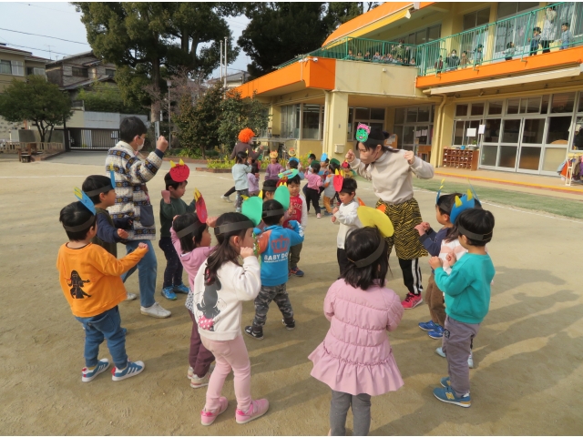 歌に合わせて鬼のように強そうなポーズ!