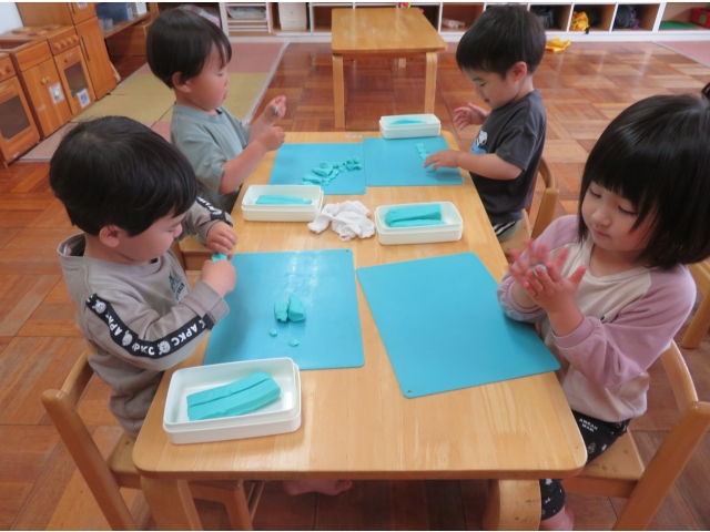 こんな風にこねたらどんな形になるんだろう、、？