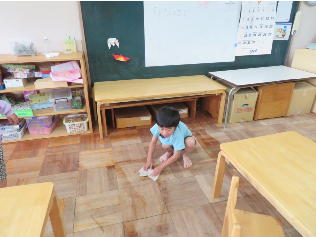 雑巾がけもお任せ！床をピカピカにするぞ～