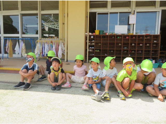 ハンカチでけむり除けするお友だちも!