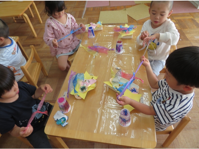 下部分のタフロンテープを裂きます。