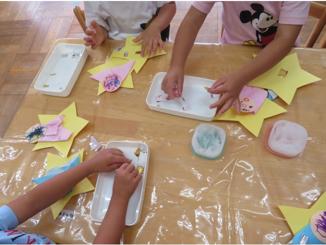 お星さまをキラキラに飾り付けます。