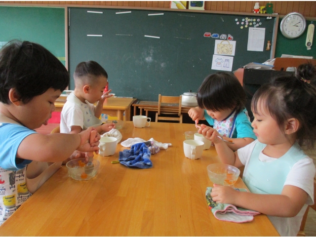 自分ですくった金魚、おいしいね♪
