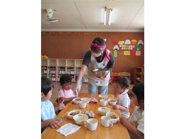 はちまきをつけて、今日は焼きそば屋さんですよ～