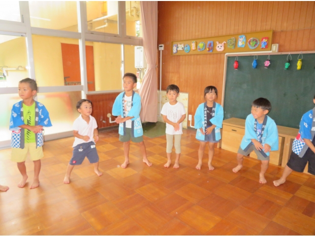 歌いながら踊ります!(^^)!