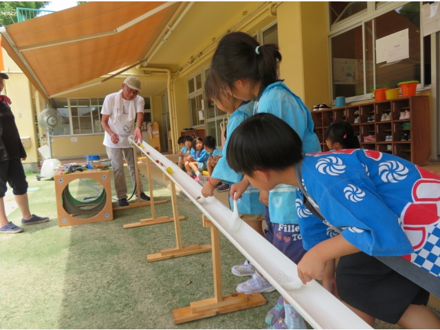 構えのポーズが決まっています!