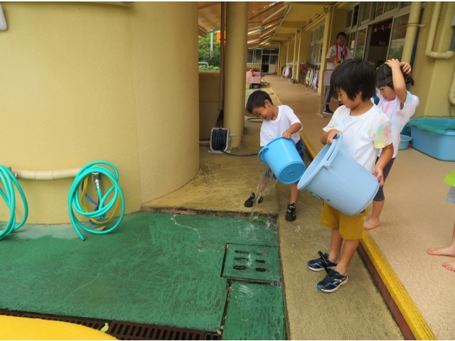 射的で余った水を捨てます!