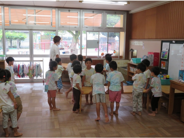 みんなでお店屋さんの準備です!