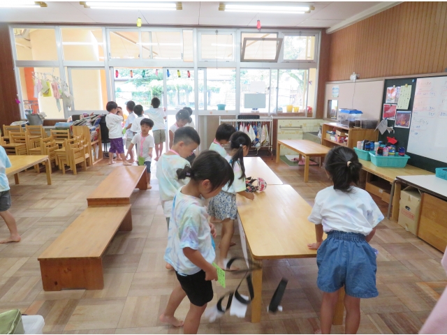 品物を考えて並べます!