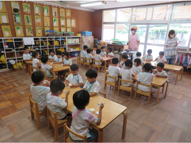 友だちと楽しく食べます(*^^*)