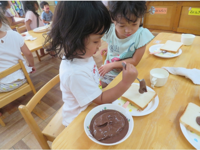 お友だちの様子を見てみよう。