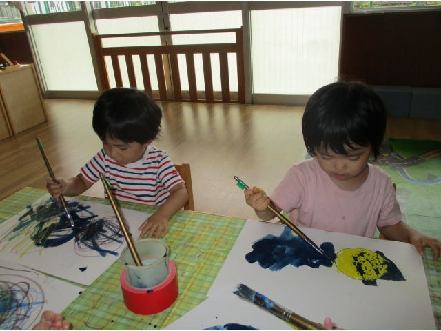 絵の具がはじいてるー！！