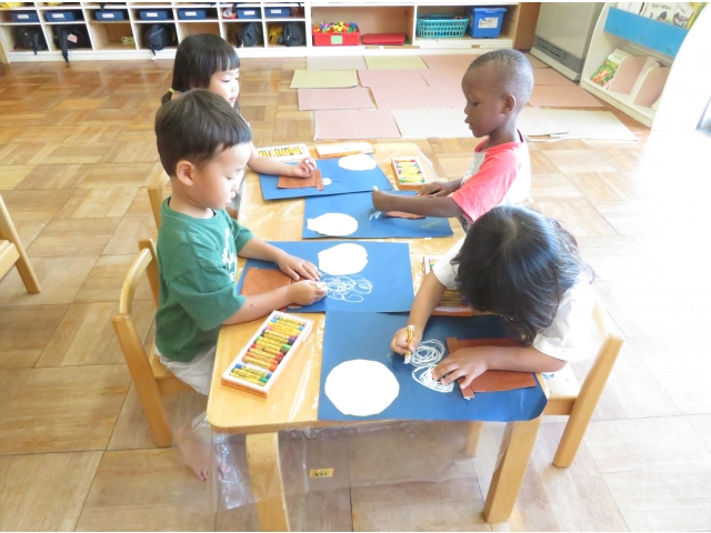 お団子を描いています♪