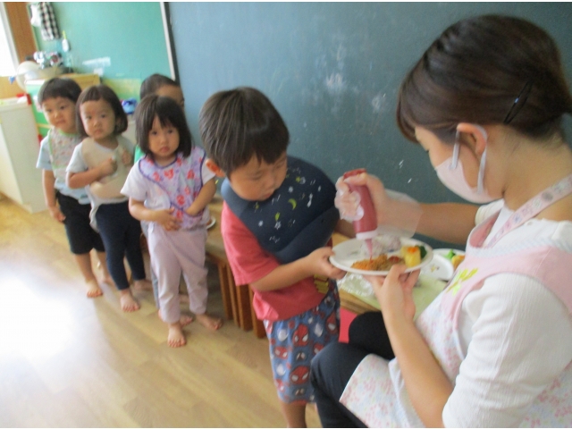 なに描いてくれるかな～？