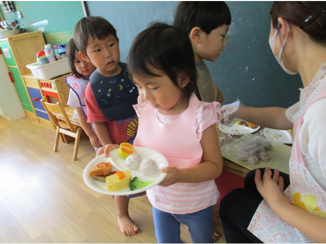 落とさないようにゆ～っくり持って行くよ！