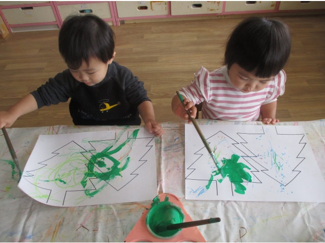 クレパスが終わったら、上から絵の具を塗りました！