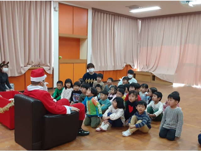 サンタさんとのおしゃべりに興味津々♪