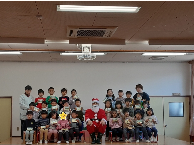 サンタさんと“はいチ～ズ♡”きりん組
