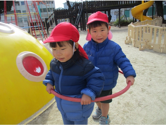 フラフープで電車ごっこ！シュッシュッポッポー🚅