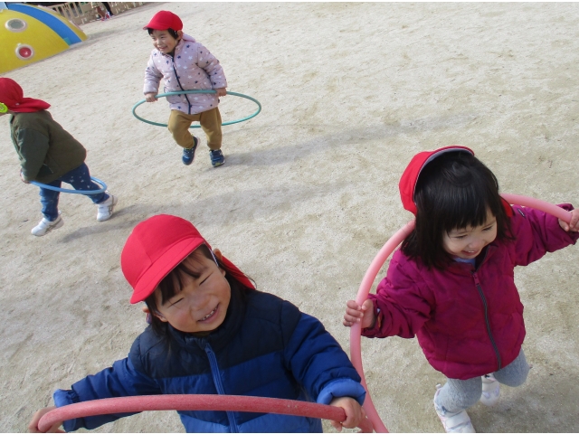 電車になって追いかけっこ！待て待て～！
