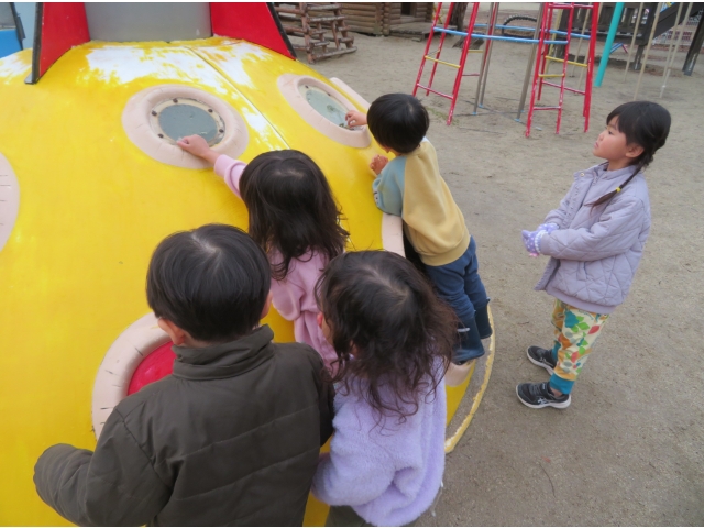 みんな興味津々で集まってきましたよ☆