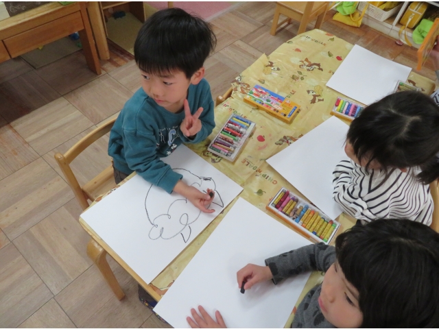 お友だちから「上手！」と言われ、思わずピース