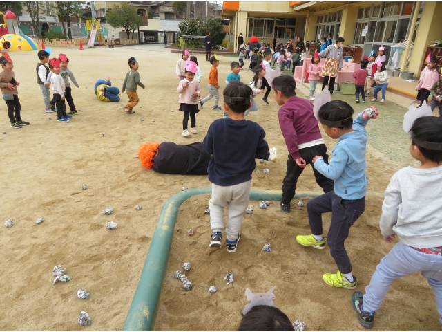鬼が倒れて大喜び♪