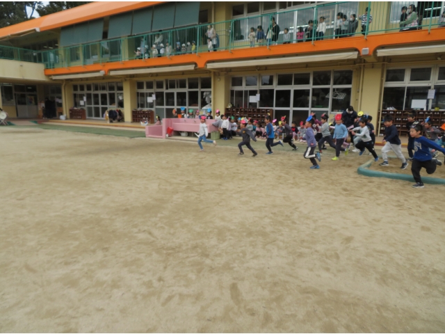 鬼になって3歳のお友だちを追いかけます👹