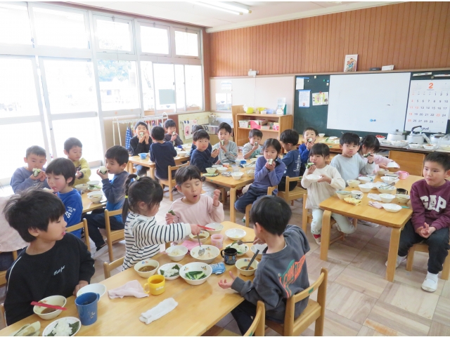 東北東に向かって願いを込めて静かに食べます♡