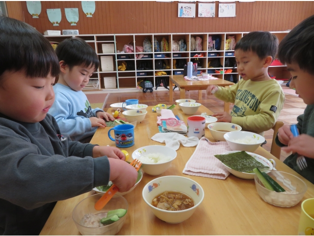 自分で恵方巻を作ります♡