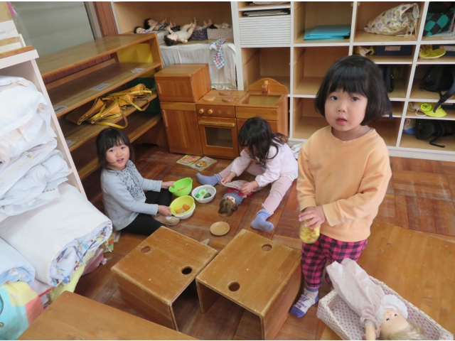 おままごとは役割を決めて遊んでいます。