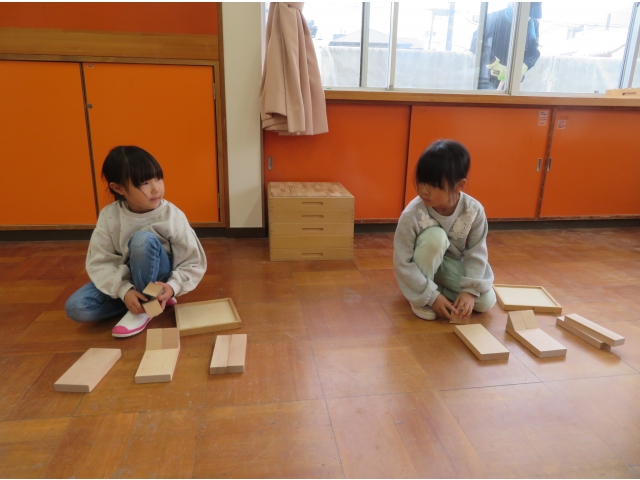 お友だちと見合いっこしながら…