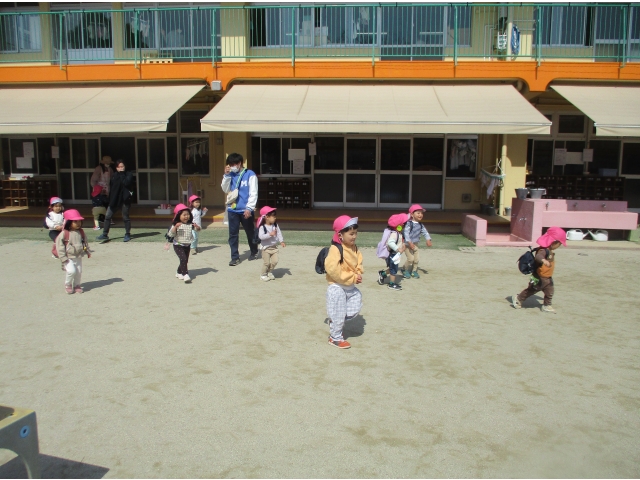 帰ってきたらリュックを持って…