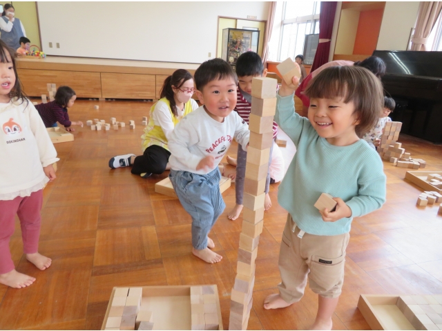 みてみて～！たおれるぞー！