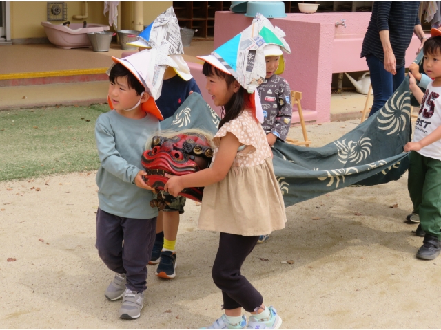 ちょっぴり怖い？獅子も持ちます!