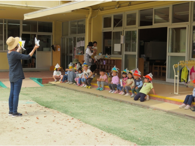 元気よく歌を歌ったらかぶとの中から素敵なものが出てくるかな？