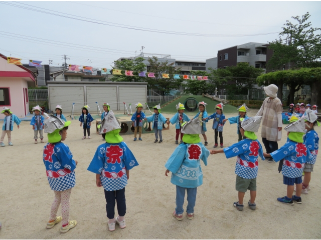 歌を歌いながら踊ります♪