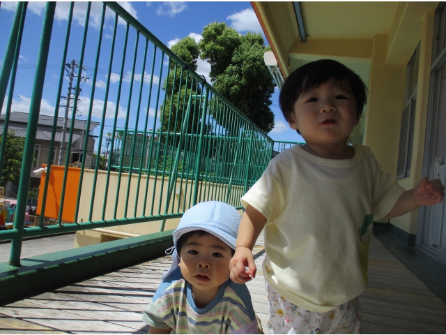 ハイハイや一人歩きをしてご機嫌です♪