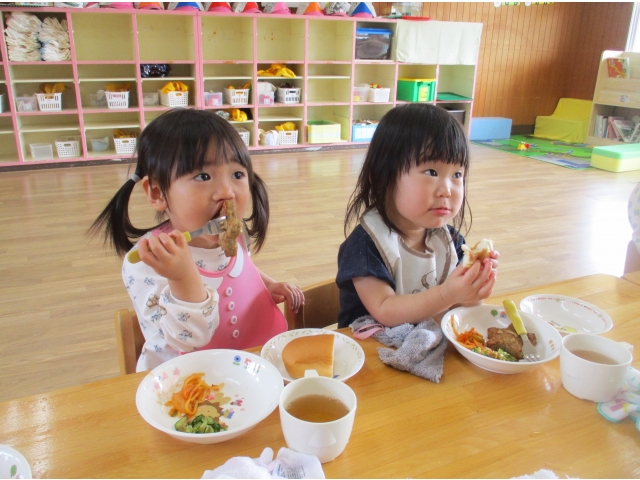 おいしい　おいしい♡夢中で食べます