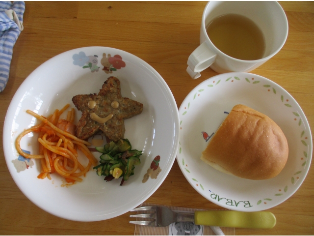 お星様のハンバーグにスパゲッティ★みんなの好きなものがいっぱいです