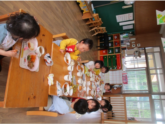 テーブルを繋げて食べました！みんなのお顔が見えて、楽しいな❀