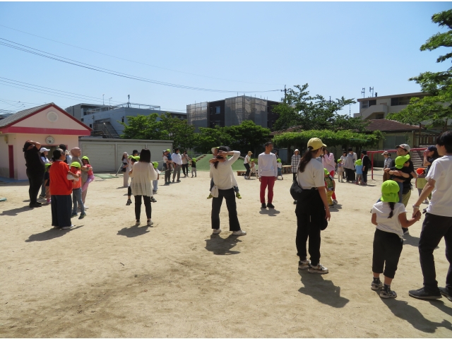 体操した後は、お父さんやお母さんと触れ合いタイム♡