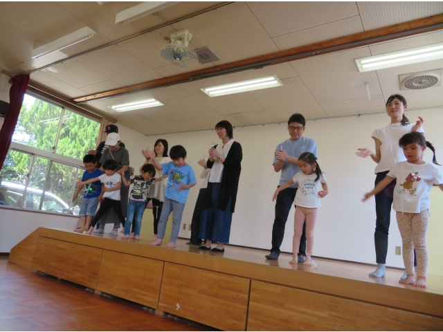 色んな方向に飛んでいきます(*^-^*)