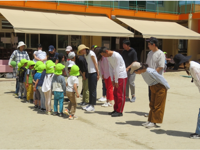 親子対決ドッチボール!挨拶から始まります