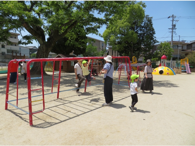 得意な雲梯をするお友だち♡