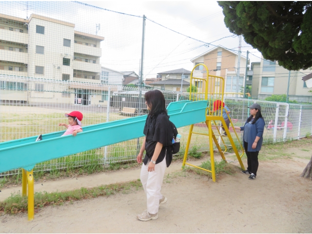 いつも楽しんでいる遊具で一緒に遊べて嬉しそうな子ども達でした☆